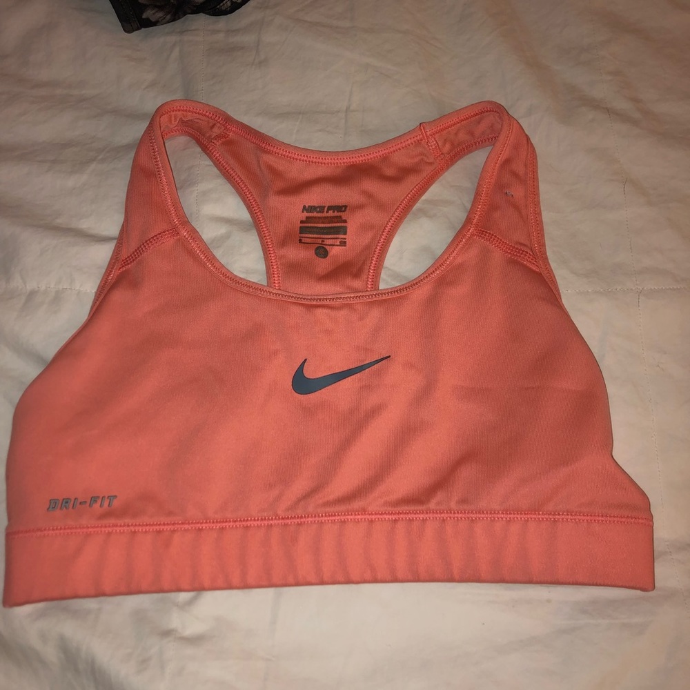 Nike sports bra in peach color